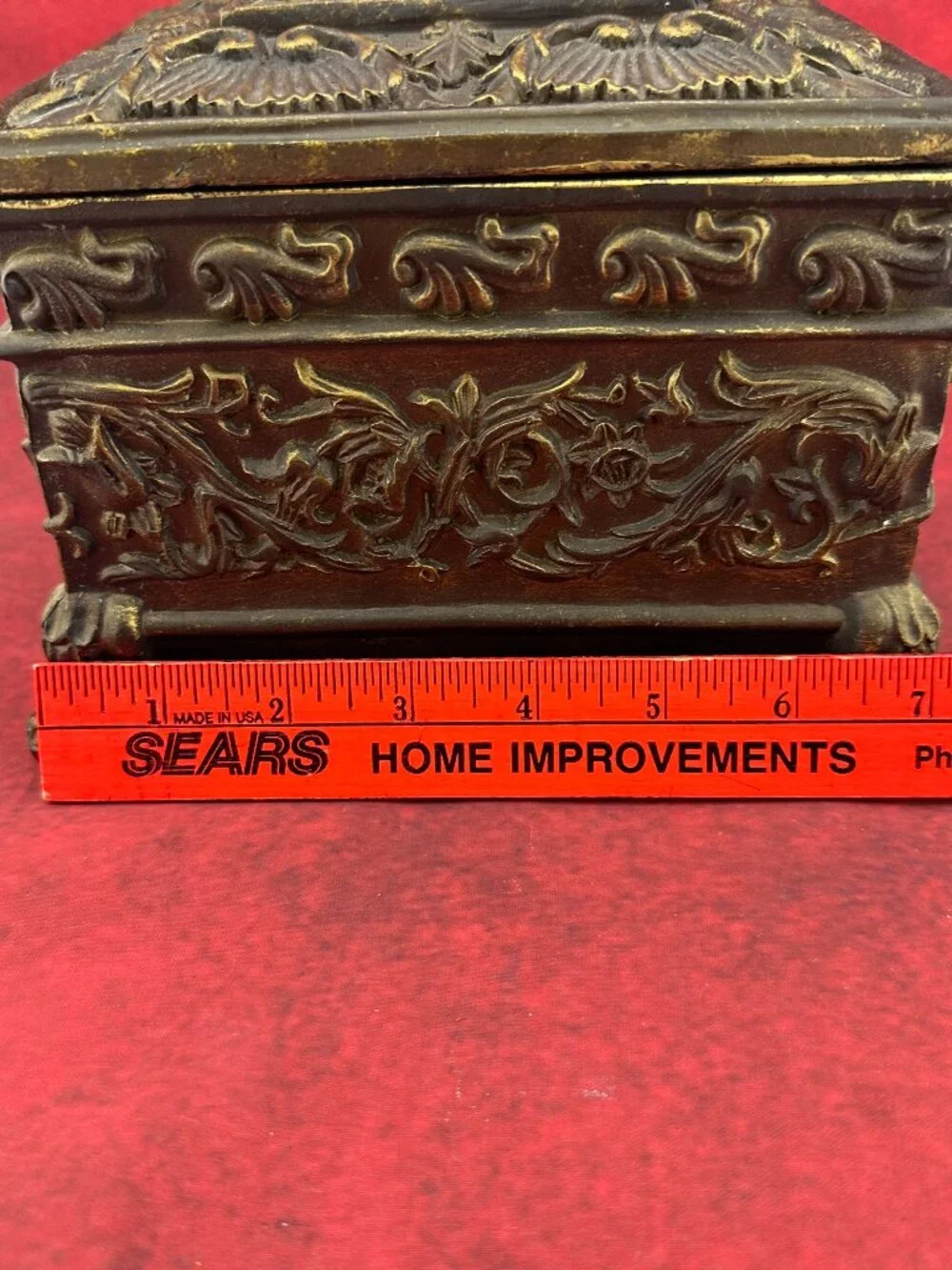 VINTAGE FOOTED JEWELRY RESIN DECORATED WITH FLORAL RELIEFS SQUARE BOX